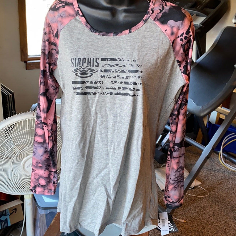 Medium NWT long sleeve tee
